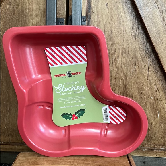 Nordic Ware Holiday Stocking Baking Pan 7 Cup Capacity NonStick New - Picture 2 of 4